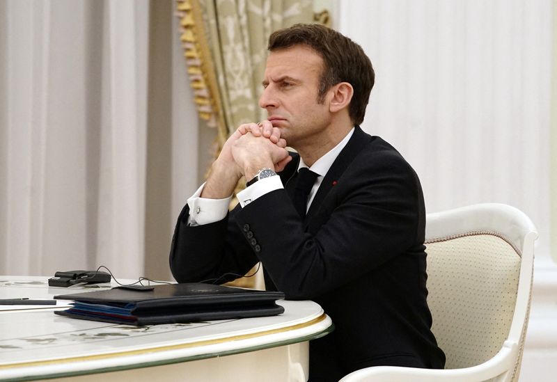 Macron tells Putin he seeks to avoid war and build trust