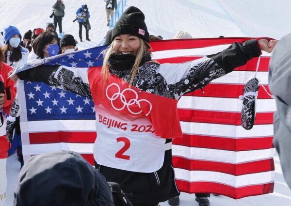 Olympics-Snowboarding-American 'golden girl' Kim blows away rivals to retain halfpipe title