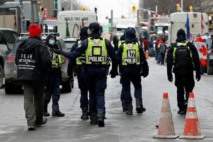 Canada police threaten protesters with arrest government links blockade to extremists