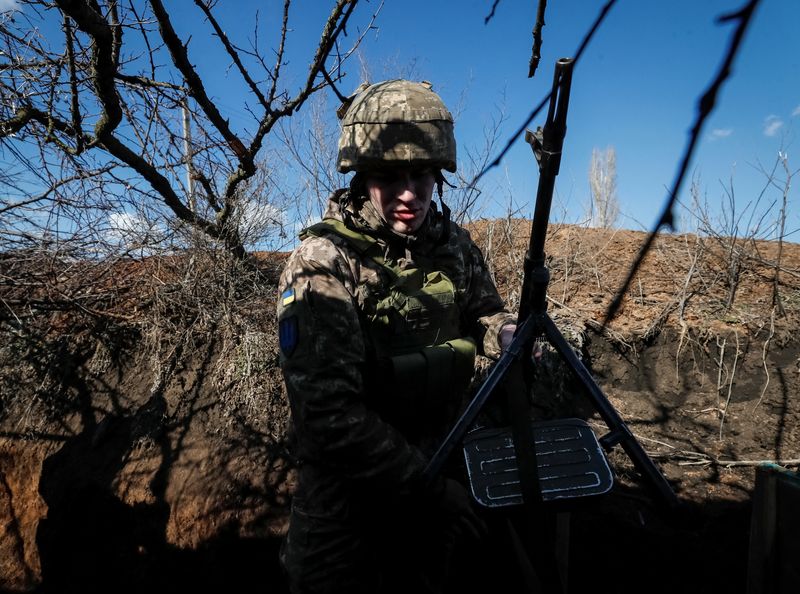 Ukrainian soldiers report intensified front-line shelling, fear 'provocations'