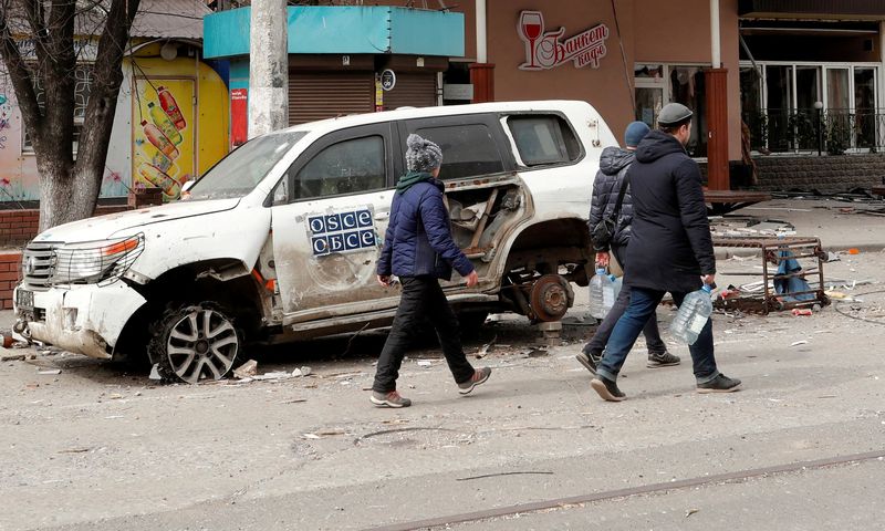 OSCE tries to secure release of staff held in eastern Ukraine