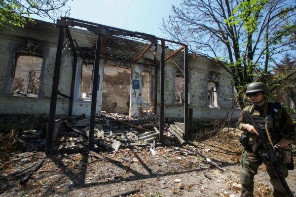 Eu bans most russian oil; zelenskiy calls donbas situation 'extremely difficult'