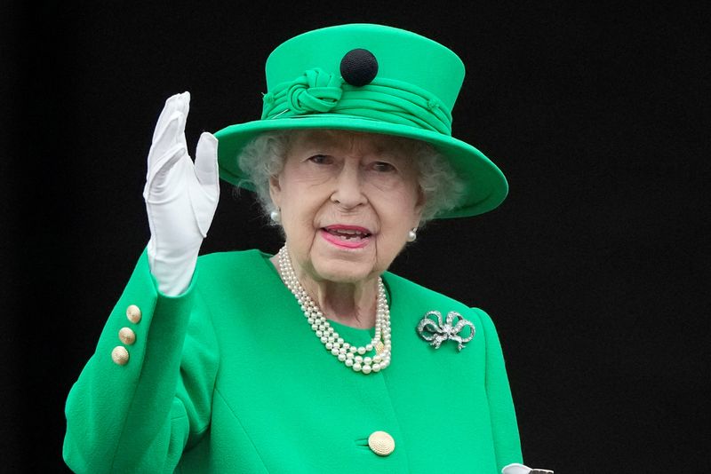 Queen Elizabeth 'humbled' by cheering Jubilee crowds