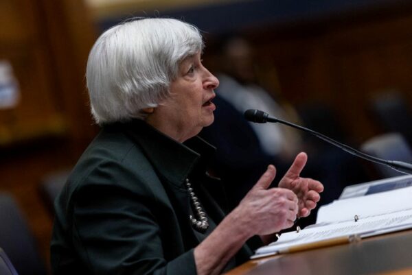 Larry Summers Puts Janet Yellen On Blast For Dismissing Recession Fears