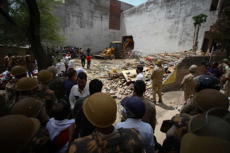 Indian Muslim groups urge followers to shun protests over anti-Islam comments