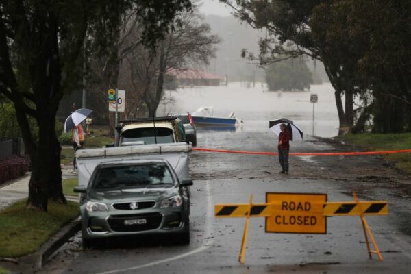 Thousands more evacuate homes in sydney even as heavy rains ease