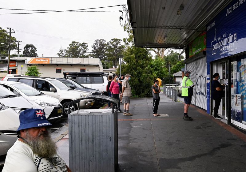 Australia battles fresh Omicron outbreak as COVID deaths rise