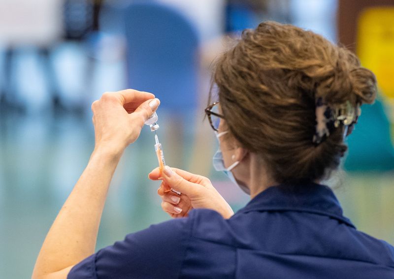 Nurses in England and Wales to vote on strike action over pay