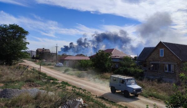 Kyiv urges travel ban on Russians as Moscow steps up assault in eastern Ukraine