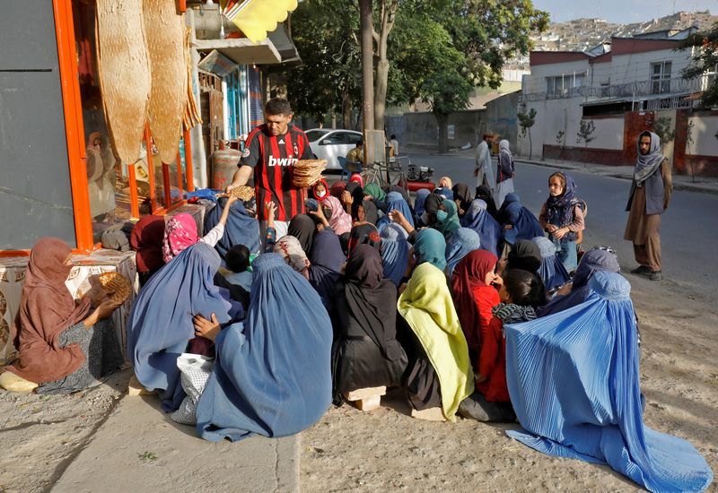 U.N. aid chief pushes for restart of Afghanistan development aid