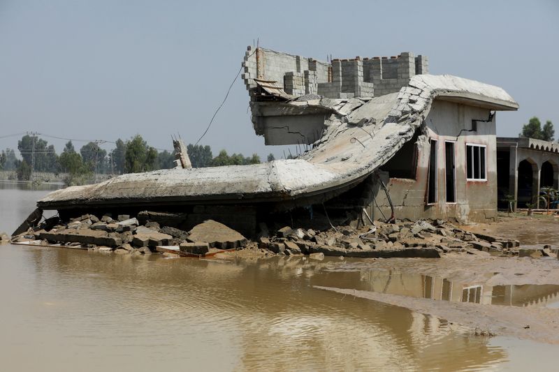 Cataclysmic floods in Pakistan kill 1,100, including 380 children