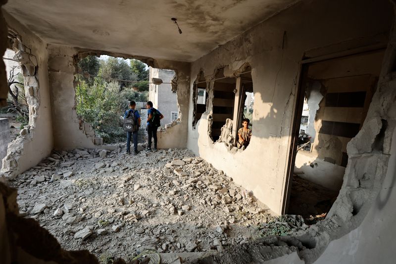 Israeli forces kill Palestinian during West Bank raid, Palestinians say