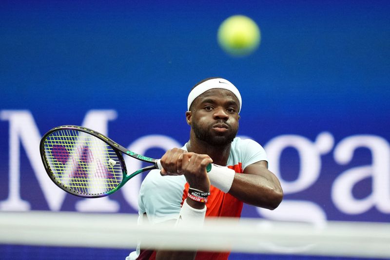 Tennis-Tiafoe keeps alive American hopes by reaching U.S. Open semi-final