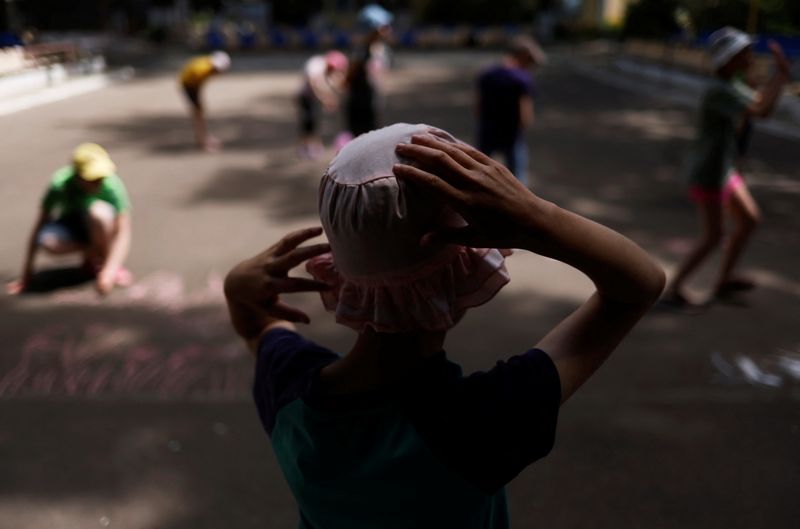 Ukraine seeks to trace thousands of 'orphans' scattered by war