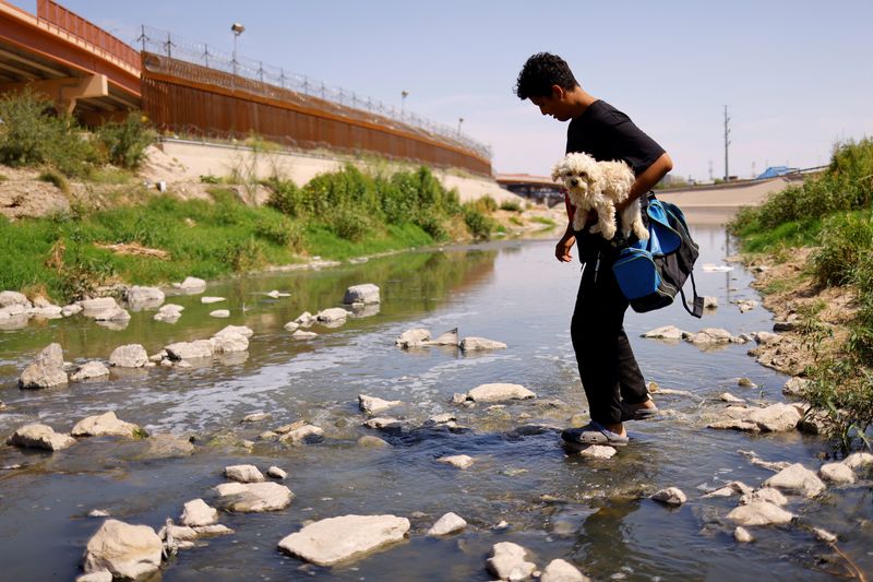 After risky journey, migrant and his dog say goodbye at U.S. border