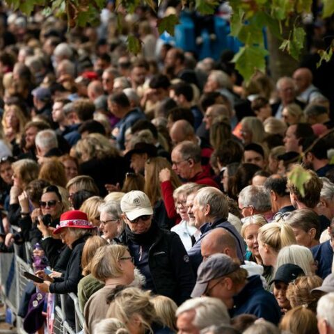 As britain shuts down for queen's funeral, thousands face disruption - photo licensed by shore news network.