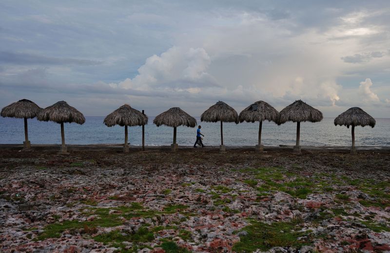 Hurricane Ian begins to lash Cuba with heavy winds, rain