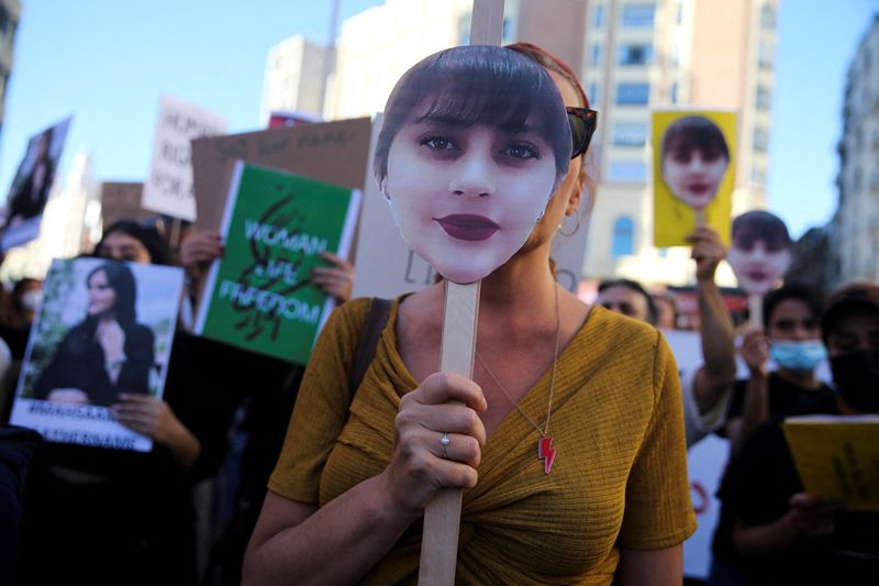 Germany, others in EU plan Iran sanctions over protests clampdown -source