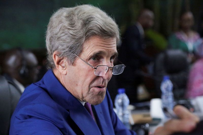 Kerry: Western ministers dodged 'family photo' with Russian envoy at climate talks
