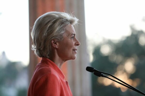 Eu's von der leyen pitches gas price caps to eu leaders