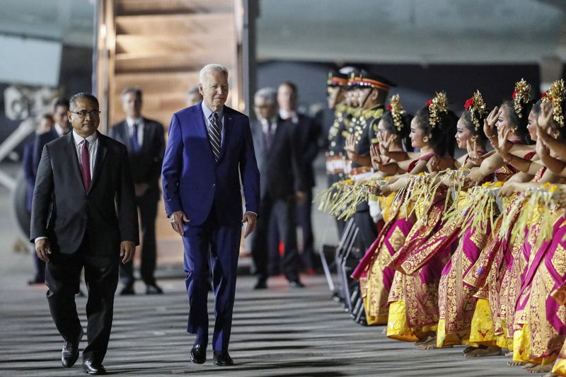 Leaders land in Indonesia for G20 summit; US seeks no conflict with China, says Biden