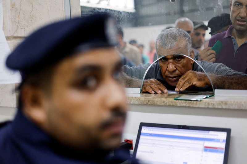 Israel rescinds 200 Gaza work permits, citing bomb worries