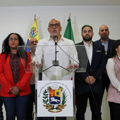 Venezuela delegation arrives in mexico for talks with opposition - photo licensed by shore news network.