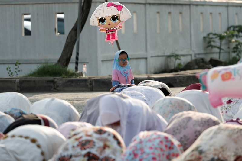Analysis-Politics and Islam bring Indonesian compromise on criminal code