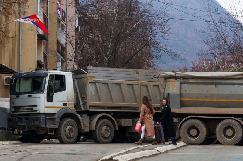 Serbs in northern Kosovo to start removing barricades from Thursday