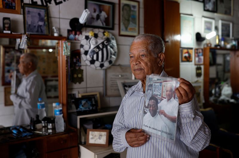 Long-time barber mourns death of soccer hero Pele