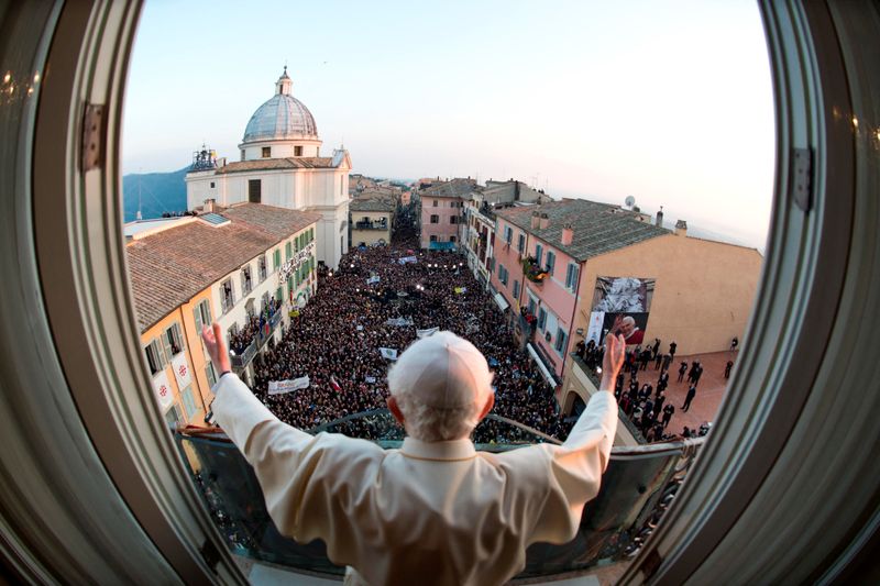 Global reactions to the death of former Pope Benedict