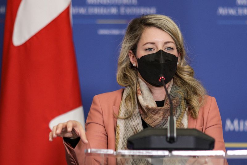 Canada imposes sanctions on 15 Russian officials
