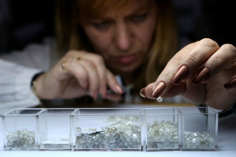 U.S. boycotts conflict diamond meetings chaired by Russia