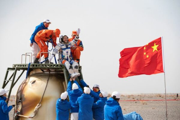 Chinese astronauts land on earth after china's longest crewed space mission - photo licensed by shore news network.
