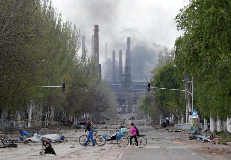 Russia fights for control of Ukraine's Mariupol stronghold