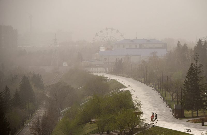 Fires kill at least 8 people in Siberia as high winds hamper rescue