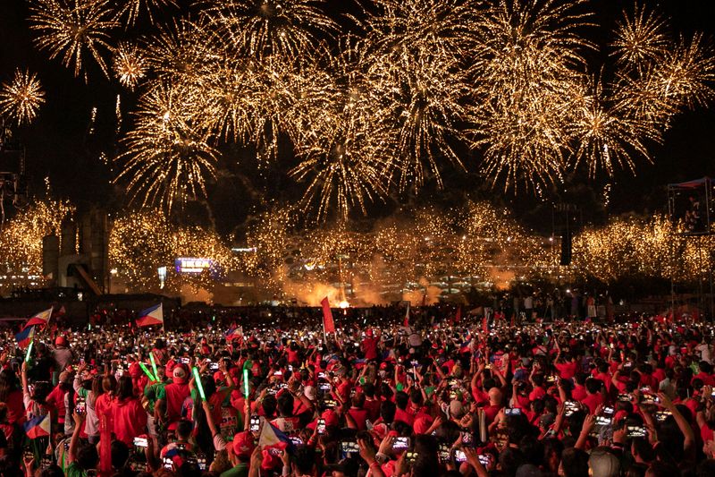 Fervour in Philippines as election campaign reaches climax