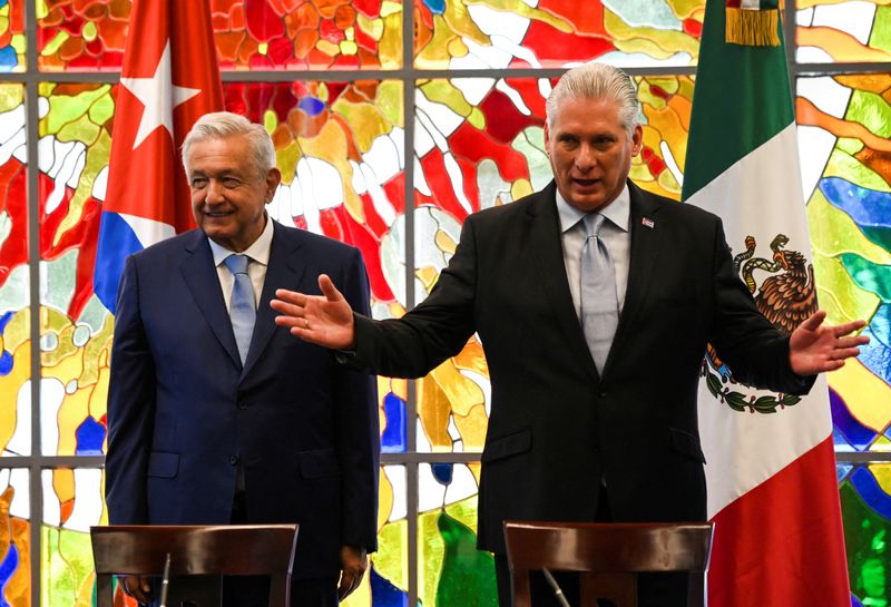 Mexico president says hiring Cuban doctors, praises Cuban counterpart
