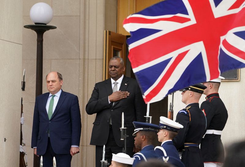UK, U.S. defence ministers discuss support for Ukraine