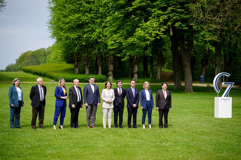 G7 backs more aid, weapons to Ukraine in show of unity against Russia