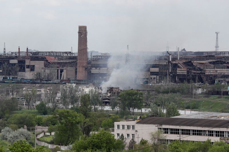 Battle rages for Ukrainian region of Donbas