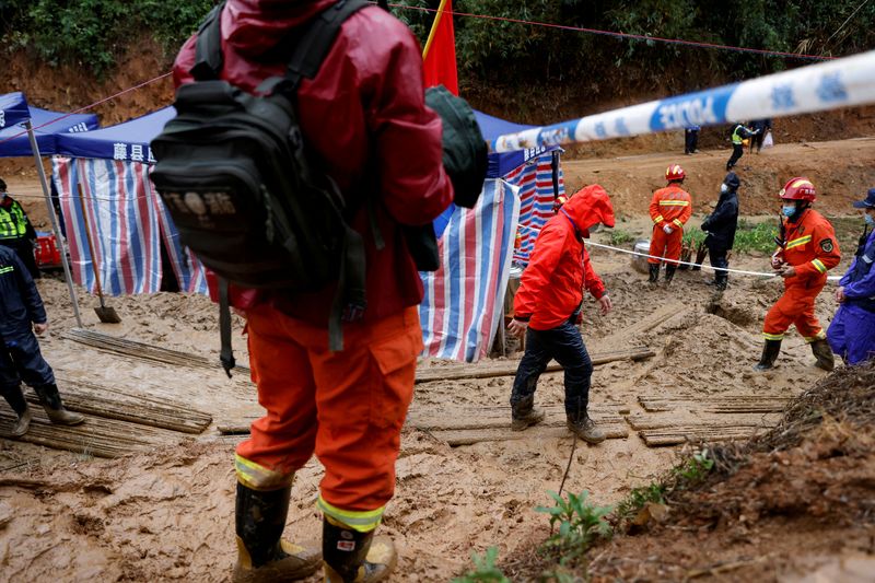 China Eastern crash probe looks into crew actions -sources