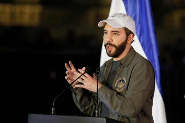 In el salvador, emergency edict extended as dragnet stirs criticism