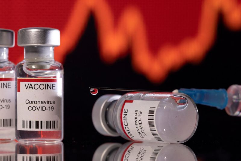 FDA advisers back the same COVID vaccine for initial shots, boosters