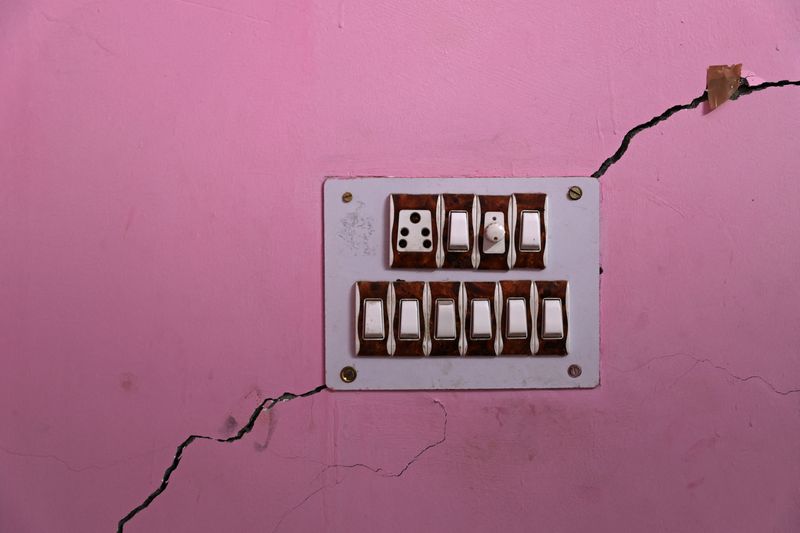 Cracks begin to show in India's Himalayan building spree