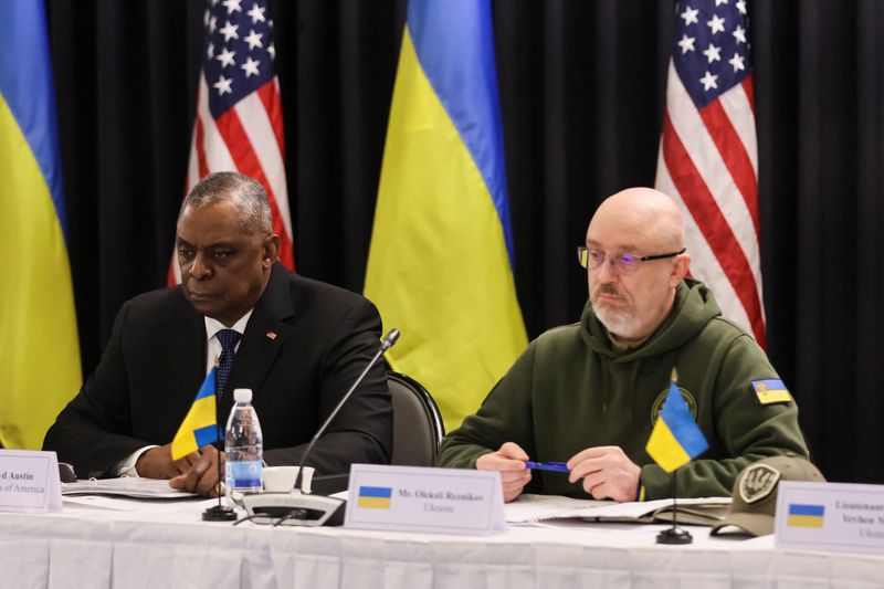 Ukraine, U.S. defence heads talk "priorities" for allies' meeting