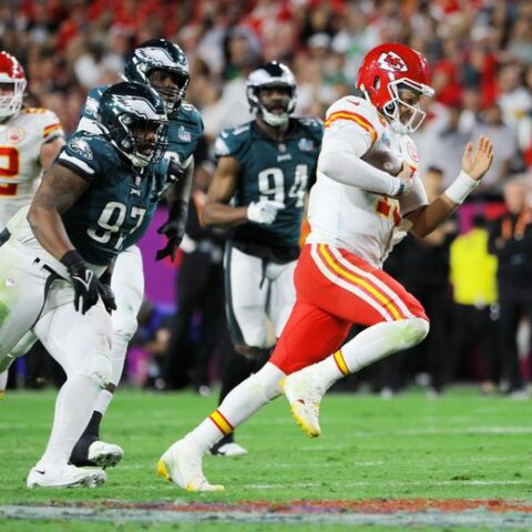 Nfl-heroic mahomes leads chiefs to super bowl win over eagles - photo licensed by shore news network.