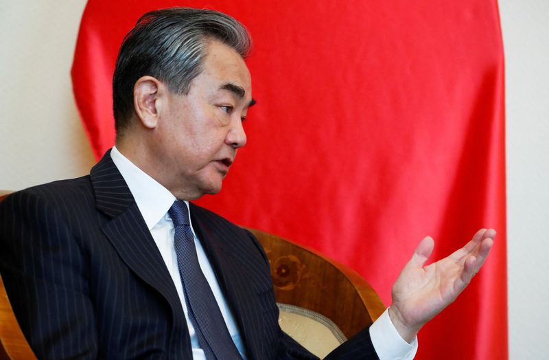 China's top diplomat urges end to hostilities ahead of Moscow visit