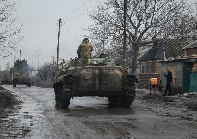 Russia tries to close ring on Bakhmut as Ukrainians resist