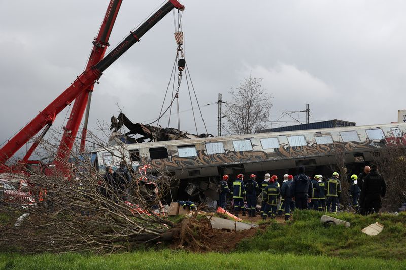 Disbelief turns to anger as Greeks seek train crash missing